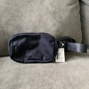 Black Lululemon Everywhere Belt Bag